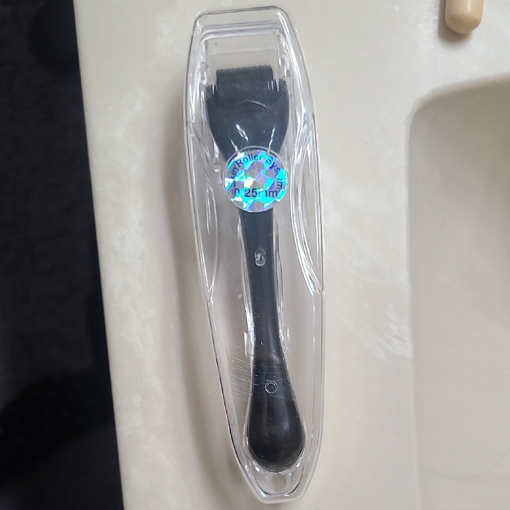 Black Derma Roller in Clear Case Never Opened Brand New 0.25 mm